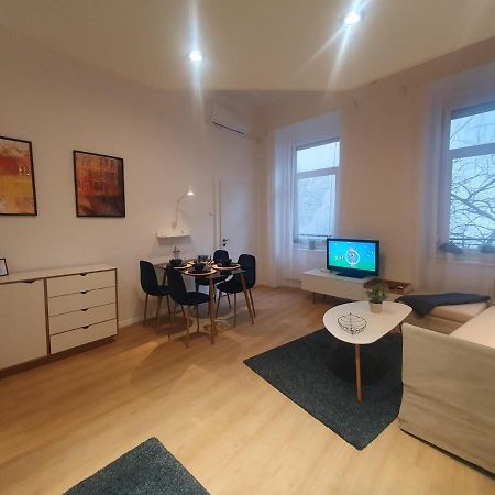 Petofi Apartment With Air Condition Budapest Bagian luar foto