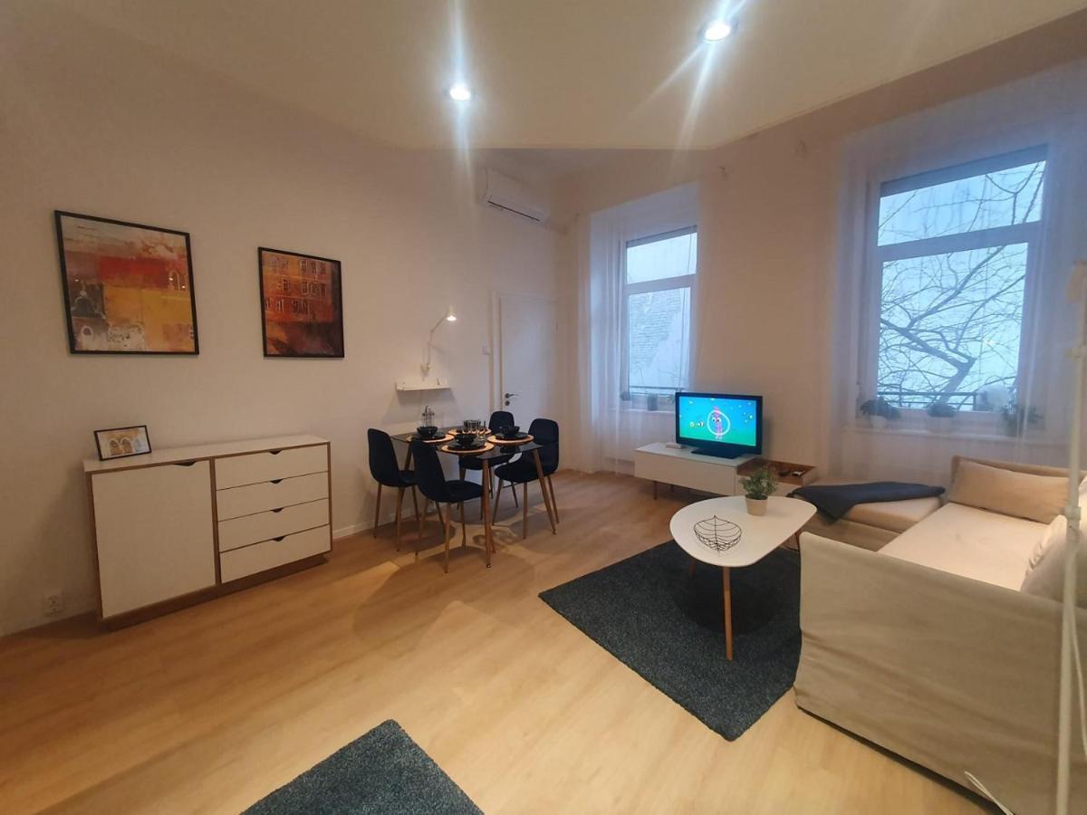 Petofi Apartment With Air Condition Budapest Bagian luar foto